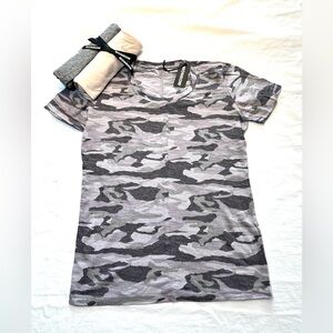 Monrow crew neck t-shirt bundle of 3 size XS NWT